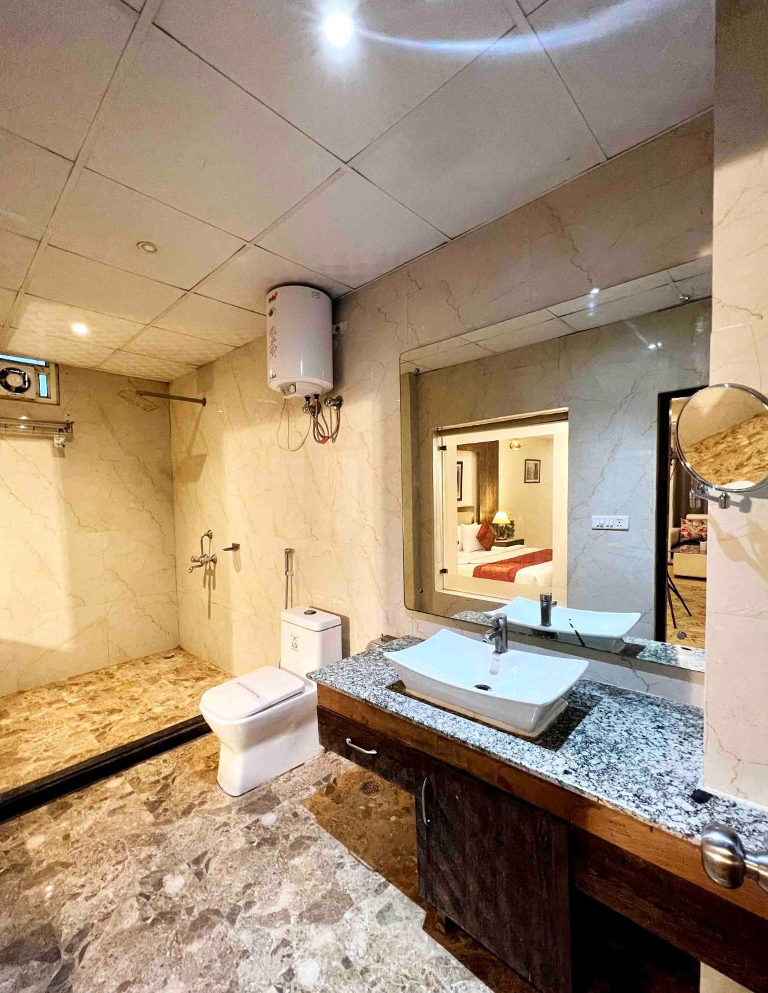 ניו דלהי Airport Hotel The Grand Shoba מראה חיצוני תמונה